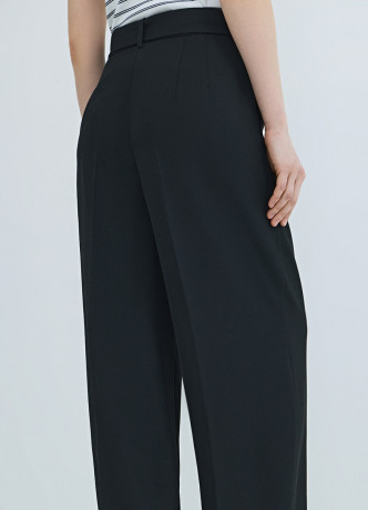 Зауженные брюки с поясом