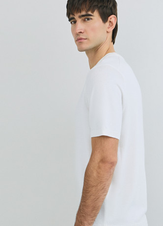 Вязаная футболка из пряжи