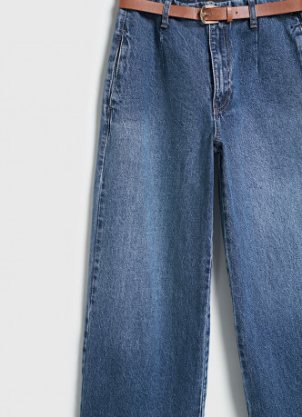 Широкие джинсы с высокой посадкой и ремнем