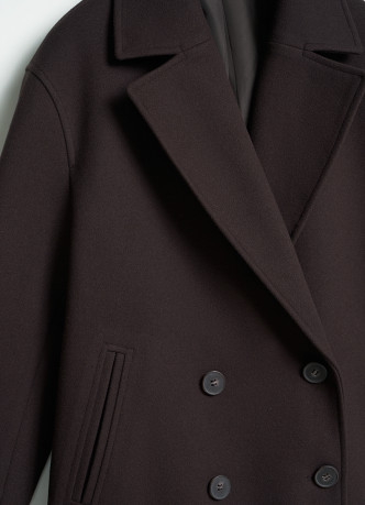 Короткое двубортное пальто