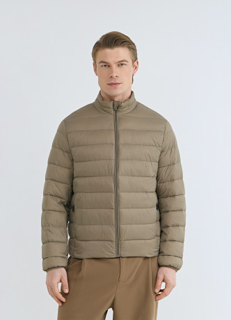 Утеплённая лёгкая куртка с воротником-стойкой