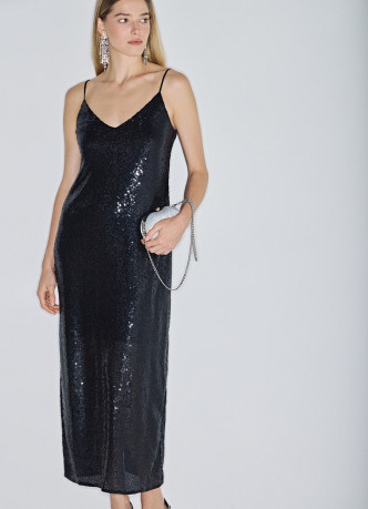 Платье на тонких бретелях с пайетками