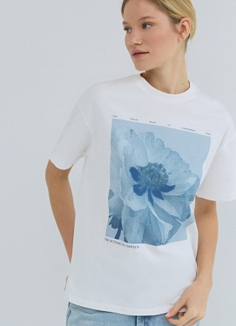 Футболка с цветочным принтом