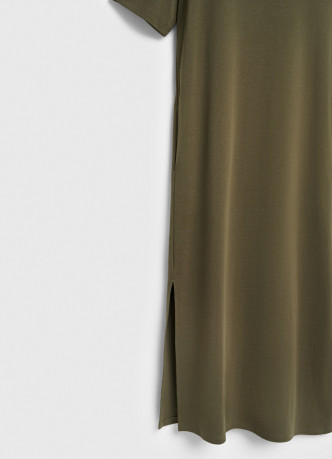 Платье-футболка с разрезом