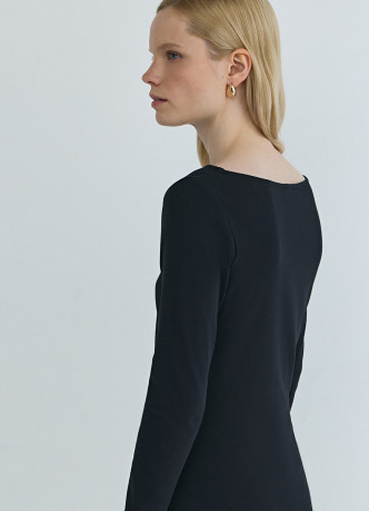 Лонгслив с вырезом лодочкой