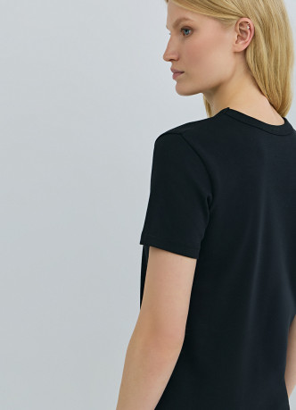 Базовая футболка из плотного хлопка