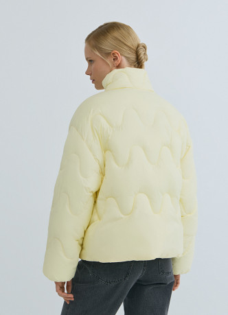 Короткая утеплённая куртка