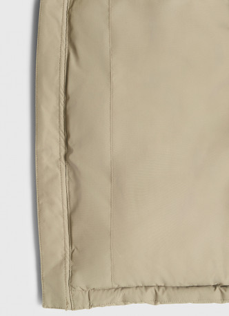 Стёганый утеплённый жилет с воротником-стойкой