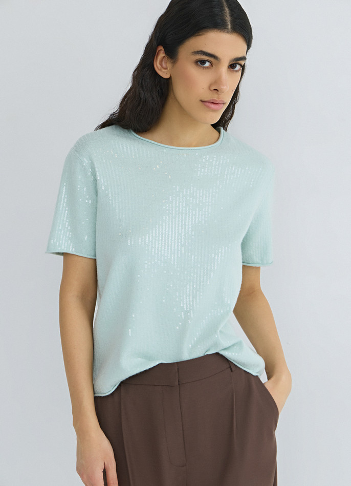 Джемпер с пайетками и коротким рукавом