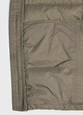 Утеплённая лёгкая куртка с воротником-стойкой