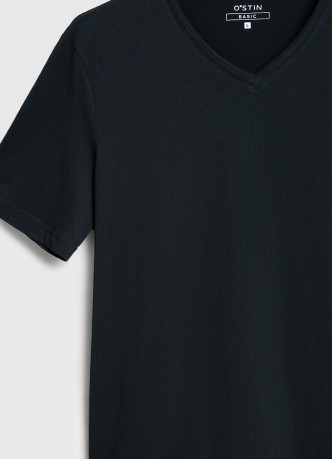 Футболка с V-образным вырезом