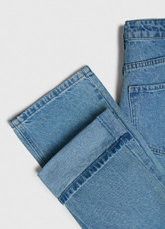 Прямые джинсы с высокой посадкой