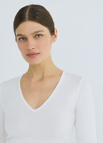 Футболка в рубчик с V-образной горловиной