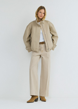 Короткая куртка с воротником-стойкой