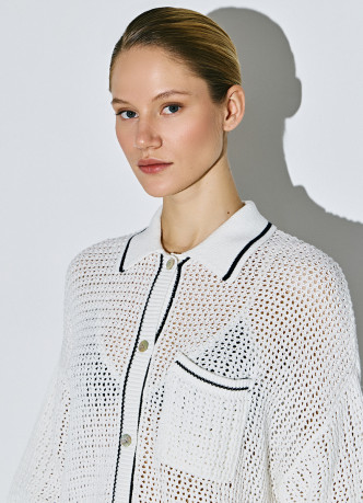 Блузка ажурной вязки с отложным воротником