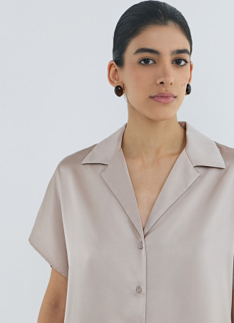 Сатиновая блузка с коротким рукавом