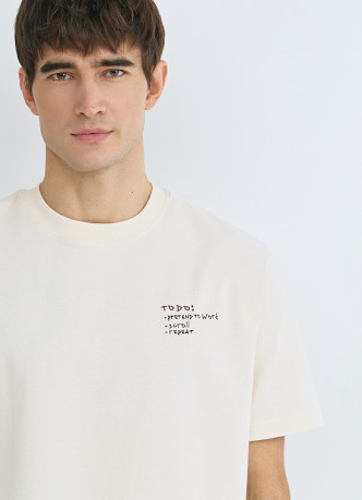 Футболка с текстовой вышивкой