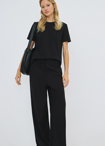 

Базовая футболка, Черный