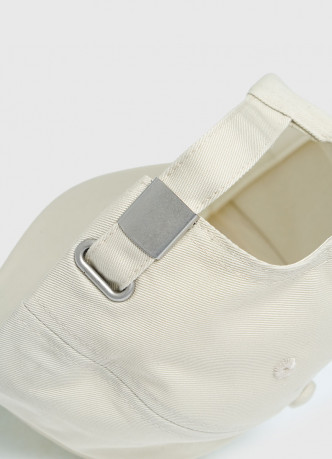 Джинсовая бейсболка с вышивкой