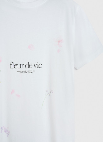 Футболка с цветочным принтом