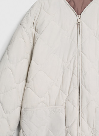 Легкая стеганая утепленная куртка