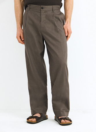 Чиносы изо льна