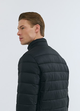 Утеплённая лёгкая куртка с воротником-стойкой