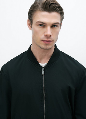 Бомбер