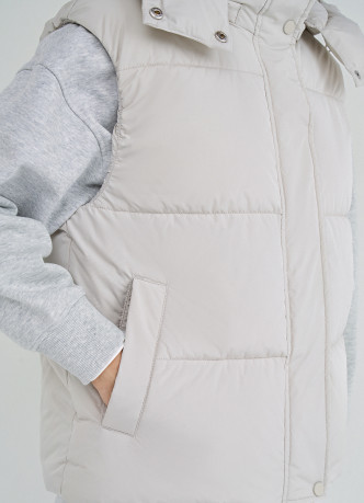 Жилетка с капюшоном