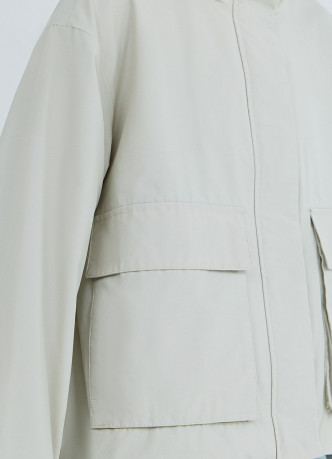 Лёгкая куртка с воротником-стойкой