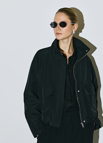 Лёгкая куртка с воротником-стойкой