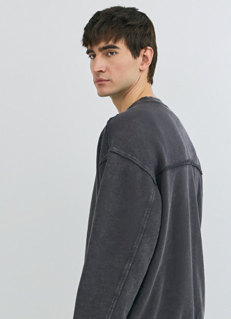 Свитшот с эффектом стирки