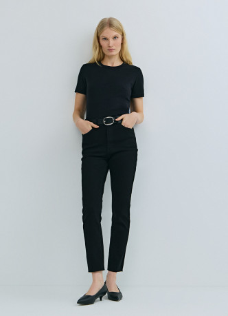 Базовая футболка из плотного хлопка