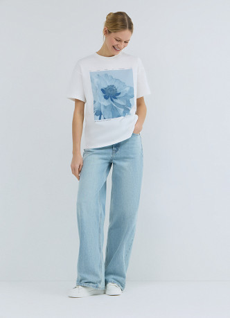 Футболка с цветочным принтом