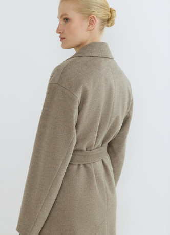 Длинное двубортное пальто с поясом