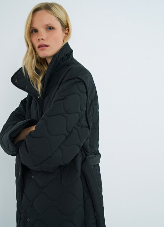 Длинное стёганое пальто с поясом