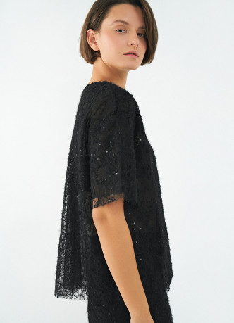 Полупрозрачная ажурная футболка