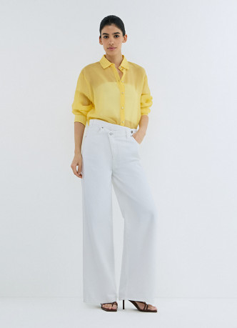 Широкие джинсы с асимметричной застёжкой