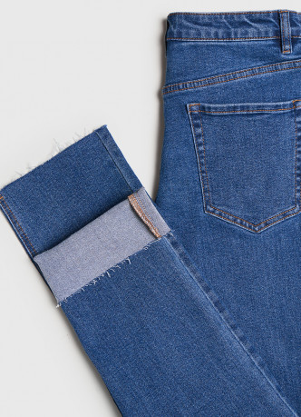 Узкие джинсы с высокой посадкой