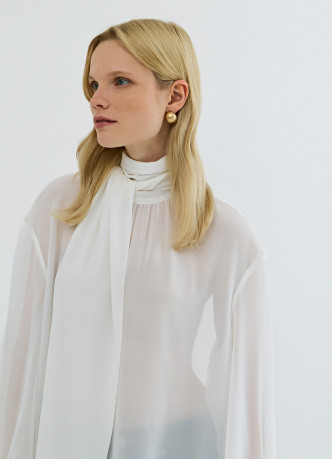 Блузка из шифона с шарфом