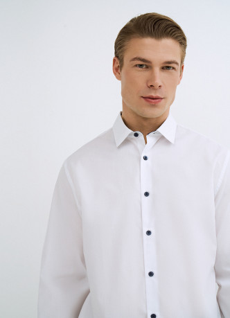 Рубашка с контрастными пуговицами и воротником