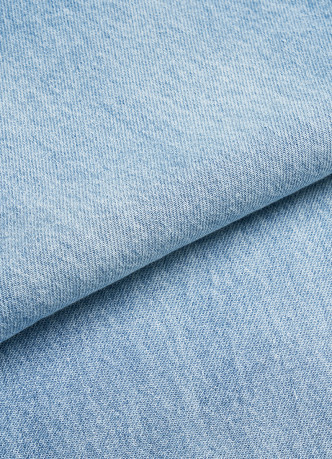 Прямые джинсы с высокой посадкой и ремнем с жемчугом