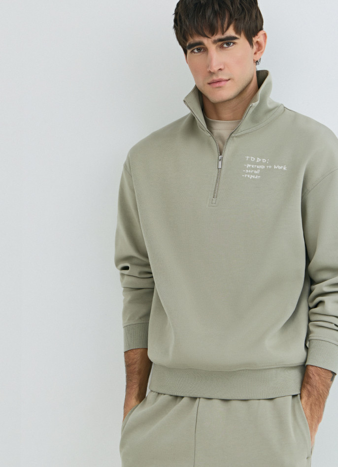 Толстовка с воротником-стойкой на молнии