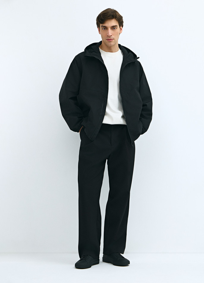 Ветровка с капюшоном