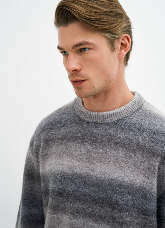 Джемпер с градиентом