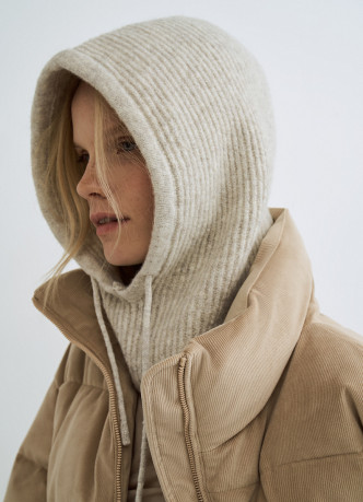 Вязаный капор