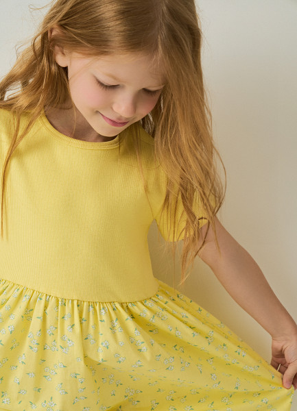 Платье для девочек, Желтый O`Stin GT6691O02-32, размер 104