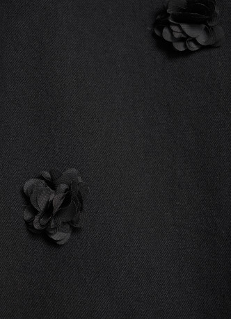 Джинсы с декором в виде цветов