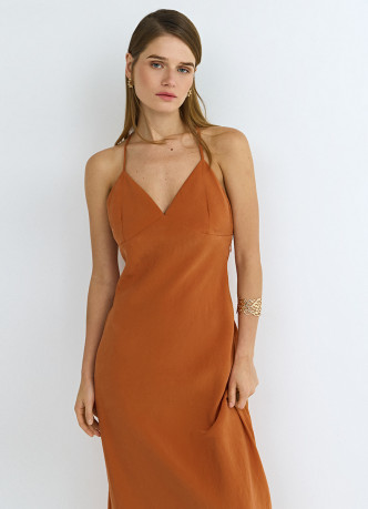 Платье с открытой спиной