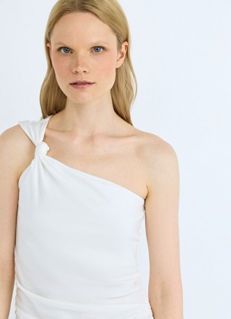 Топ на одно плечо с узлом